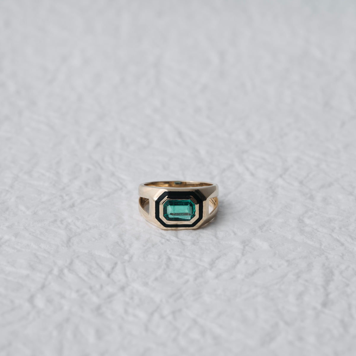 わかばえ K18 emerald with enamel ring – sharanpoi