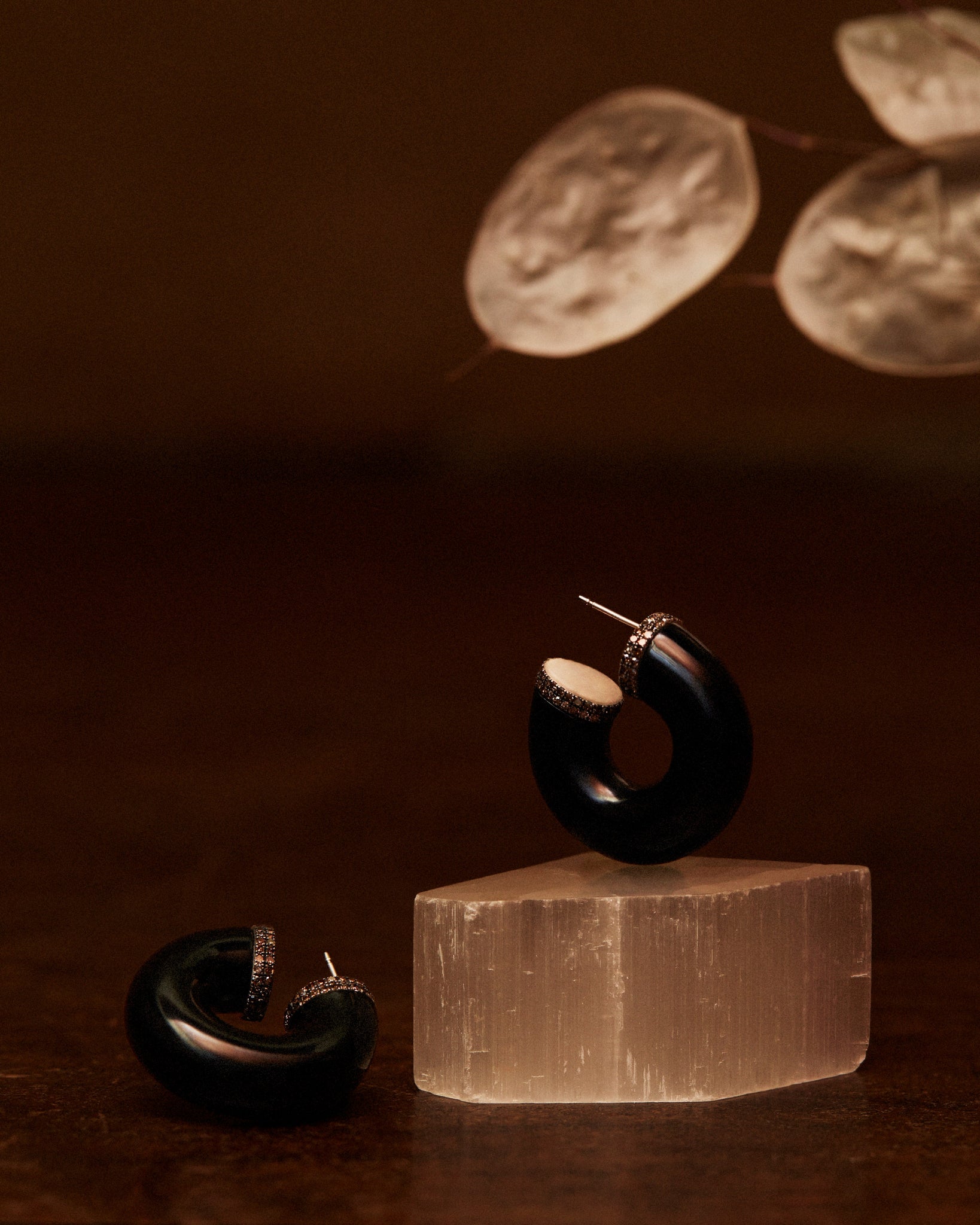 たまのうてな Japanese urushi with pave diamonds hoops