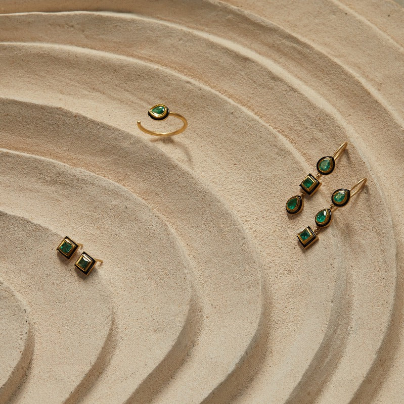 わかばえ K18 emerald with enamel cuff ring