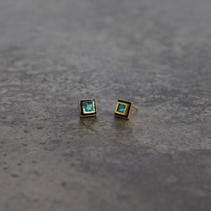 わかばえ K18 emerald with enamel studs